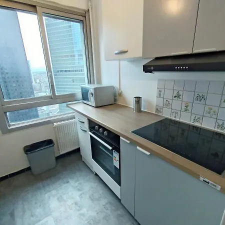 Cozy 1 Bedroom La Defense Apartment *
