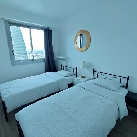 Cozy 1 Bedroom La Defense Apartment