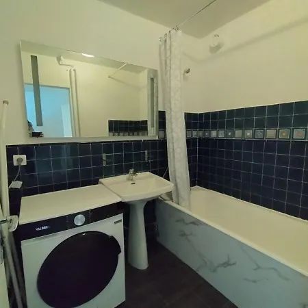 Cozy 1 Bedroom La Defense Apartment *