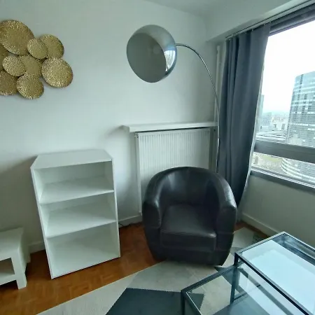 Cozy 1 Bedroom La Defense Apartment
